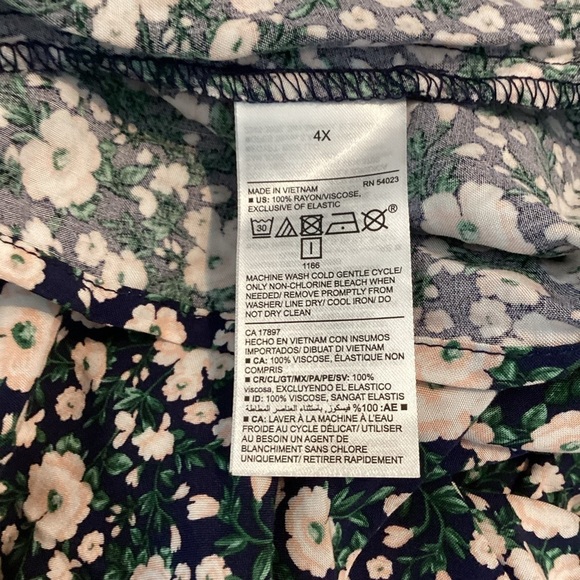 Old Navy Puff Sleeve Floral Maxi Dress Navy Pink Ditsy Print 4X - Picture 7 of 7